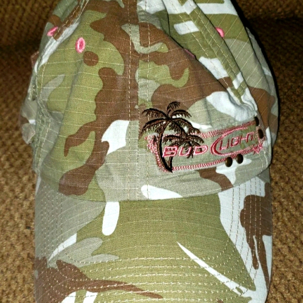 NWOT Camo BUD LIGHT Cap